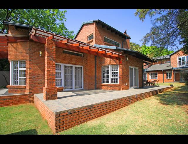 5 BEDROOM HOUSE FOR SALE IN HOUGHTON ESTATE